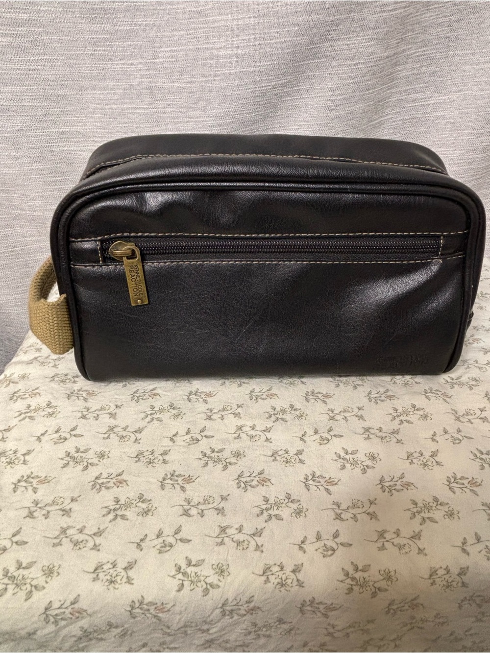 Kenneth Cole Reaction Dark Brown Leather Toiletry Bag with Tan Handle